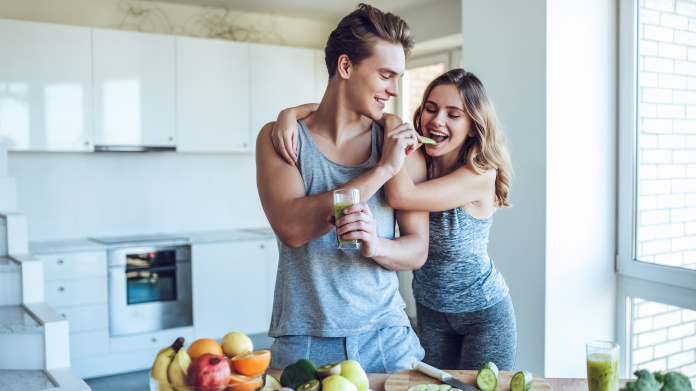 Couple following an anti-inflammatory diet