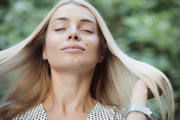 Konsumentin von Spirulina für die Haare