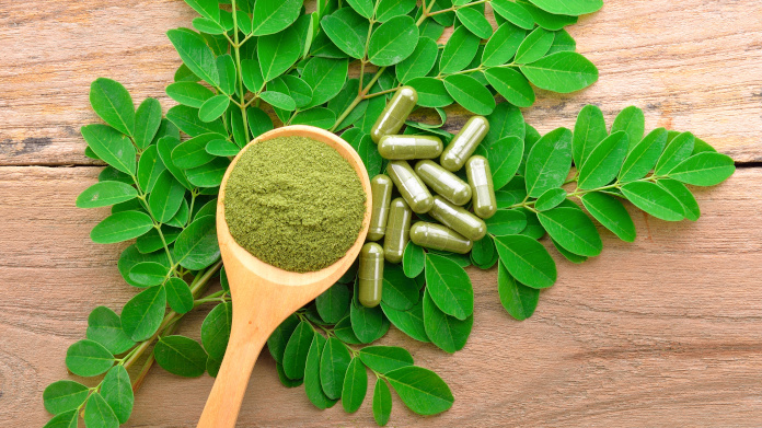 Capsule, polvere e foglie di Moringa