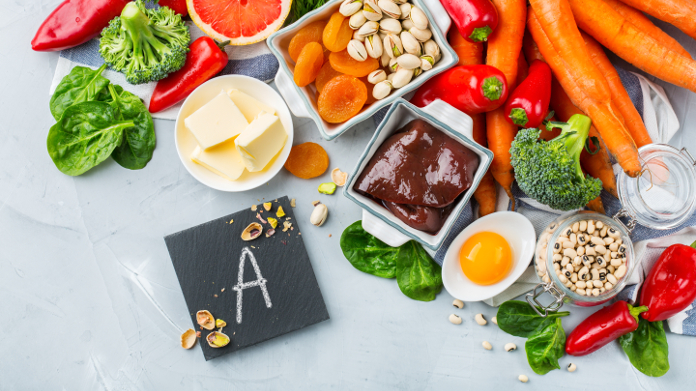 Fígado, manteiga e cenouras ricas em vitamina A e betacarotenos