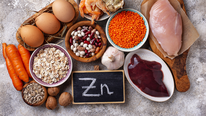 Alimenti contenenti zinco, frattaglie, frutti di mare e carne